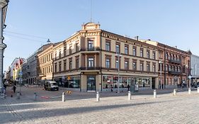 Renovated 1BR at Main Square - Sauna&Parking